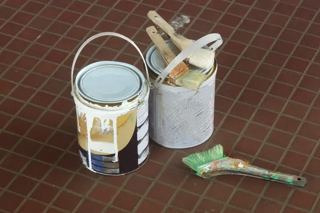 川越市の屋根塗装で選べる塗料の種類と耐用年数・価格帯の違い