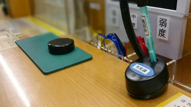 埼玉県内の市町村で屋根塗装の助成金制度を確認する住宅所有者